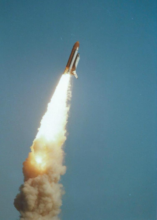 Illustration for article titled Long-Forgotten Photographs Reveal Challenger Disaster As It Happened